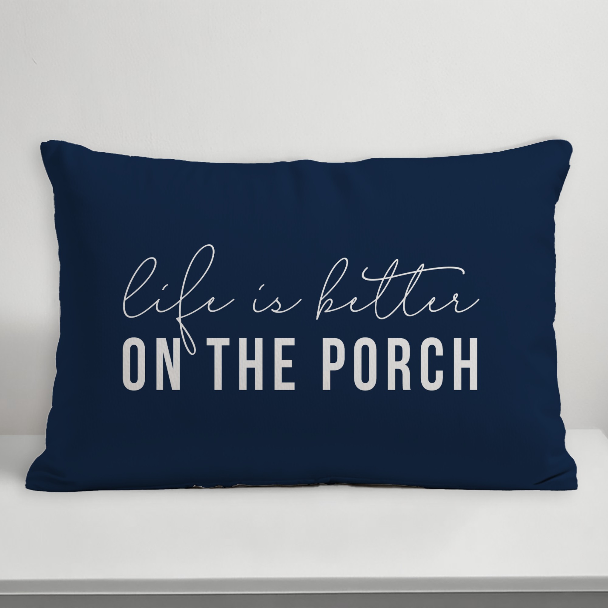 Almohada de interior/exterior Creative Products Life is Better On the Porch azul marino 14x20 - Imagen 5 de 5